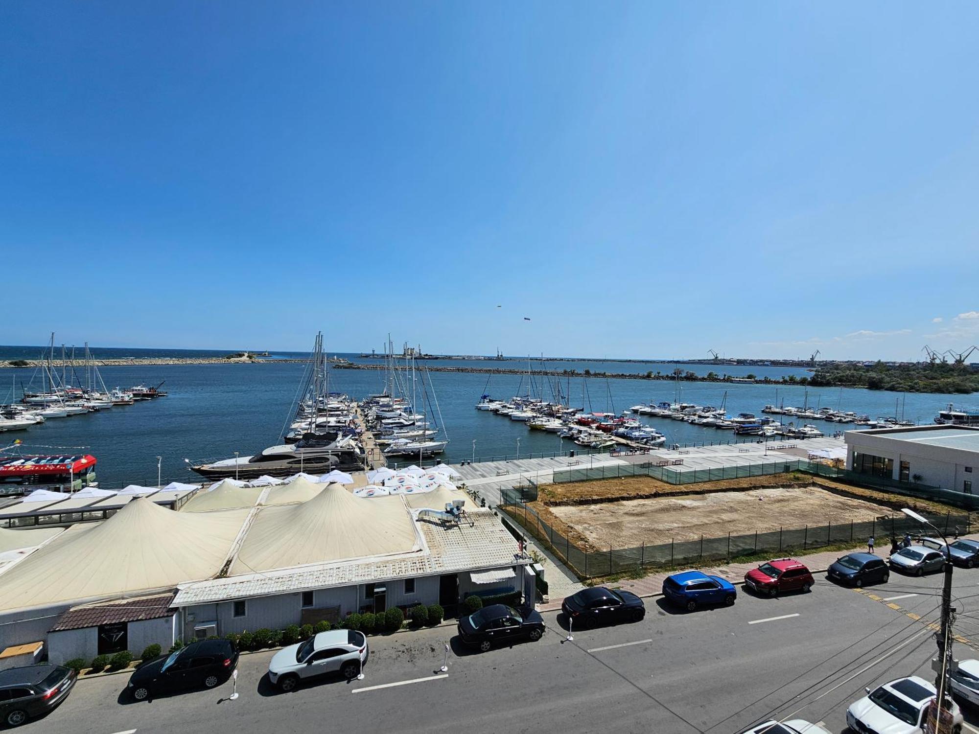 Апартаменты Blue Marina Sea View Мангалия Экстерьер фото