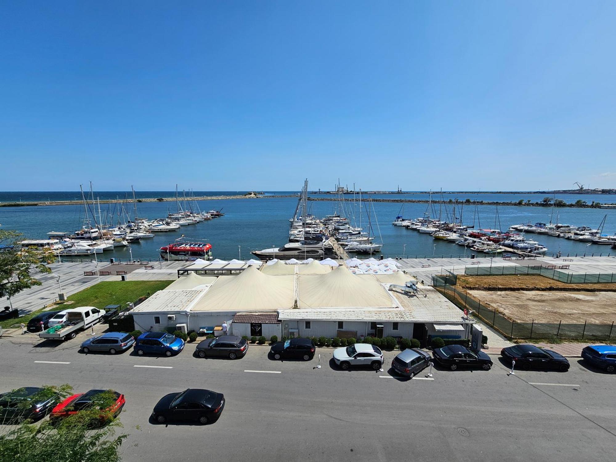 Апартаменты Blue Marina Sea View Мангалия Экстерьер фото
